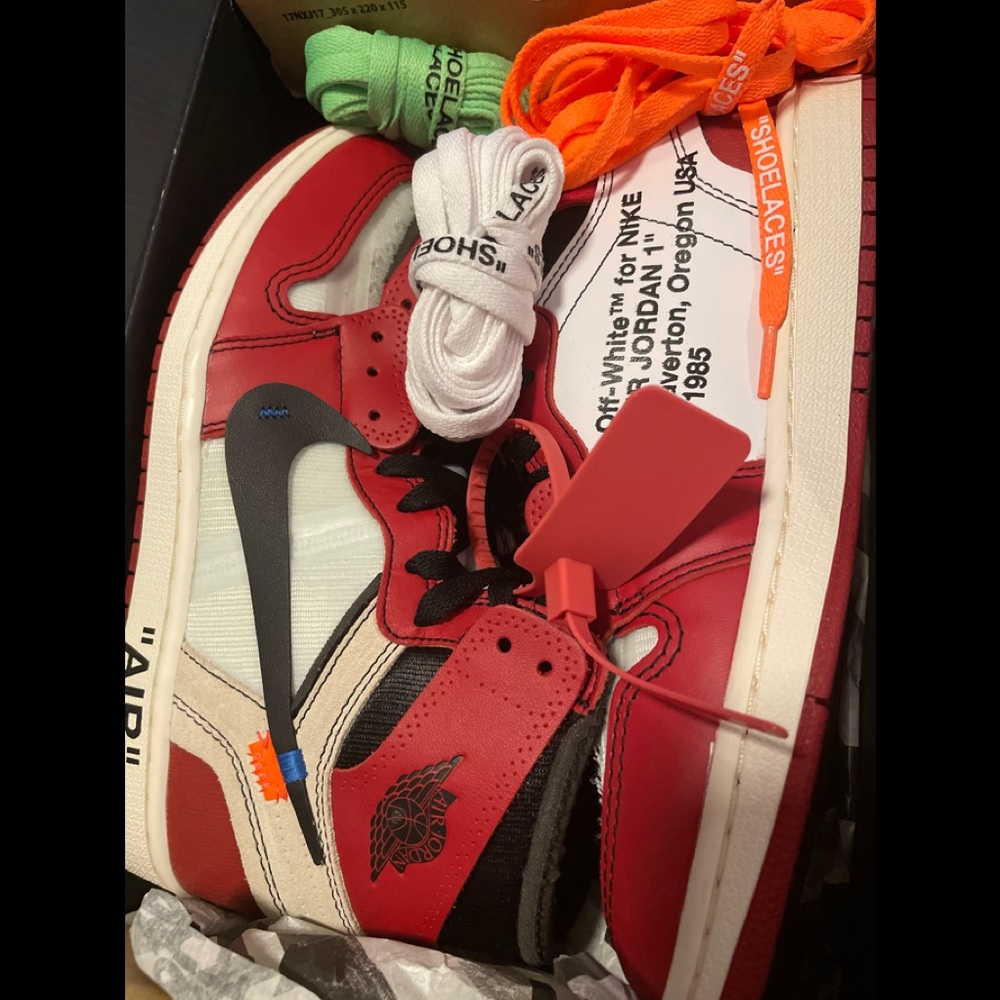 Hi I’m selling my brand new Jordan 1 Retro High
Off-White Chicago